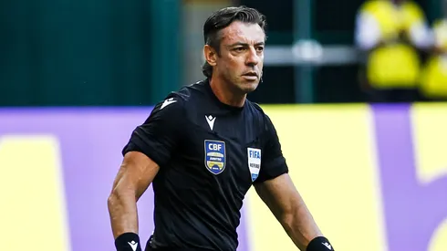 Raphael Claus foi o juiz do jogo