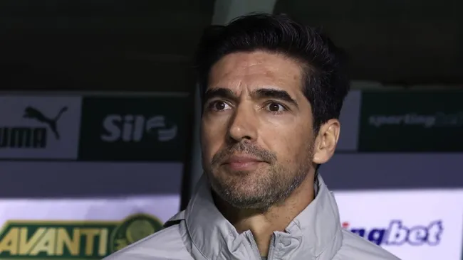 Foto: Marcello Zambrana/AGIF – Denílson acredita que Abel Ferreira é um diferencial para o Palestra conseguir êxito no torneio nos Estados Unidos.