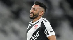 Payet durante partida entre Nova Iguaçu e Vasco, no Estádio Nilton Santos, pela Copa do Brasil.
