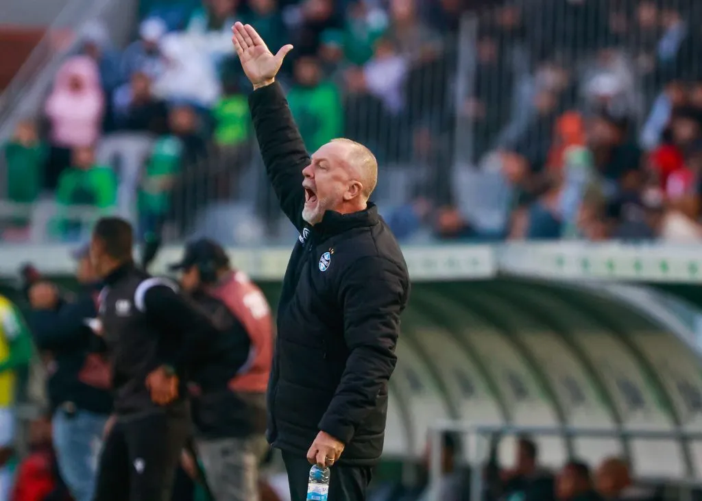 Mano Menezes no comando do Grêmio. Foto: Luiz Erbes/AGIF