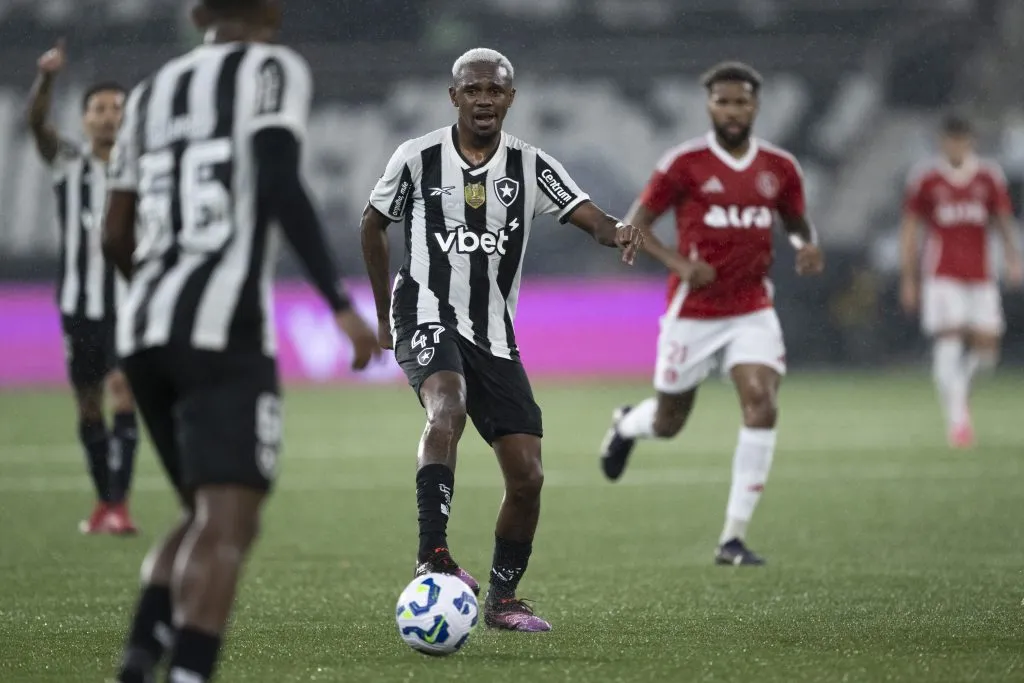 Jeffinho, disputou recentemente partida contra o Internacional no estadio Engenhao pelo campeonato Brasileiro A 2025. Foto: Jorge Rodrigues/AGIF