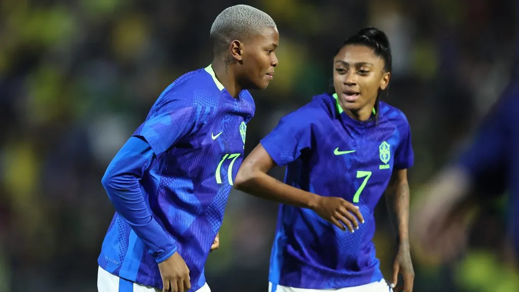 Kerolin e Jhonson no amistoso da Seleção Brasileira Feminina contra o Japão