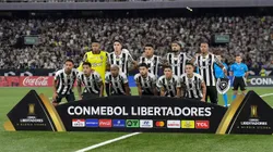Jogadores do Botafogo perfilados para foto antes da partida contra a Universidad de Chile-CHI, pela CONMEBOL Libertadores. Foto: Thiago Ribeiro/AGIF.
