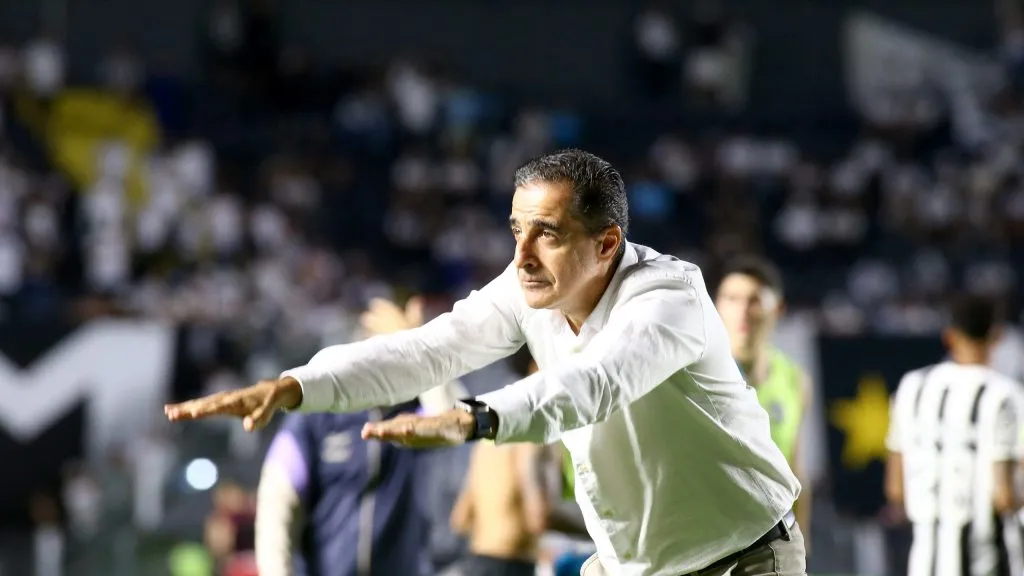 Renato Paiva, técnico do Glorioso. Foto: Mauricio De Souza/AGIF.