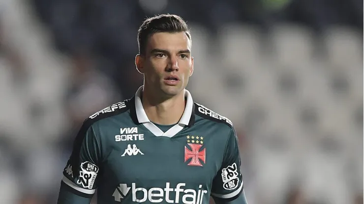 Léo Jardim foi elogiado pelo ex-Vasco.