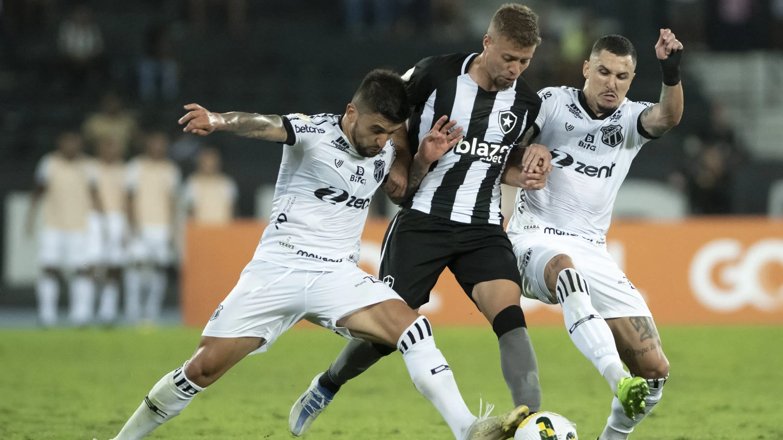 Botafogo x Ceará se enfrentam no Estádio Nilton Santos. Foto: Jorge Rodrigues/AGIF