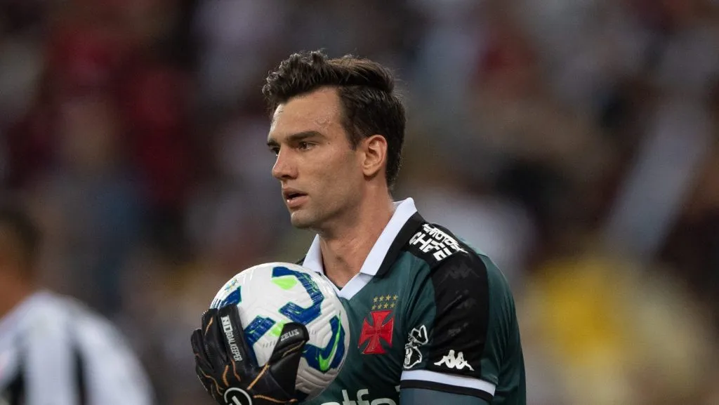 Foto: Thiago Ribeiro/AGIF – Léo Jardim tem futuro indefinido no Clube Carioca.