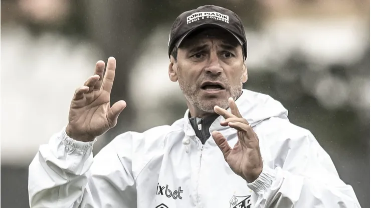 Bustos deixou o Universitario recentemente e entregou detalhes importantes para o Palmeiras