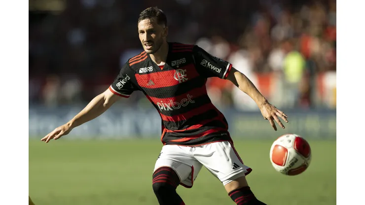 RJ - RIO DE JANEIRO - 02/03/2024 - CARIOCA 2024, FLAMENGO X MADUREIRA - Mathias Vina jogador do Flamengo durante partida contra o Madureira no estadio Maracana pelo campeonato Carioca 2024. Foto: Jorge Rodrigues/AGIF