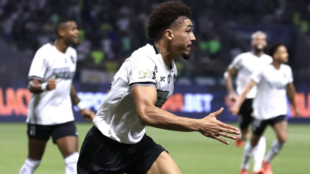 Adryelson pode defender o Grêmio ainda nesta temporada – Foto: Marcello Zambrana/AGIF