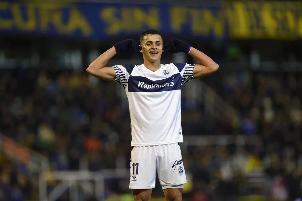 ROSARIO, ARGENTINA – JUNE 24:Ramón Sosa Of Gimnasia y Esgrima celebrates after scoring his team’s firs goal during a match between Rosario Central and Gimnasia y Esgrima La Plata as part Liga Profesional 2022 at Estadio Gigante de Arroyito on June 24, 2022 in Rosario, Argentina. (Photo by Luciano Bisbal/Getty Images)