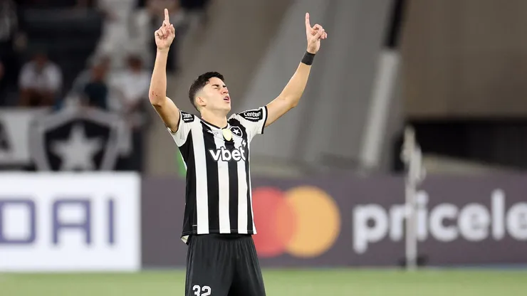 Jair celebra resultado obtido pelo Botafogo. Foto: Vítor Silva/Botafogo.