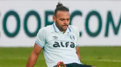Braithwaite após sentir dores em Juventude x Grêmio - Foto: Luiz Erbes/AGIF