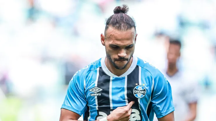 Braithwaite, jogador do Grêmio, comemora seu gol durante partida contra o Bahia, pelo Brasileirão Betano. Foto: Giancarlo Santorum/AGIF.