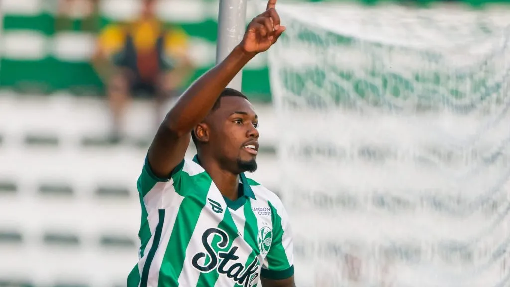 Foto: Luiz Erbes/AGIF  – Abner tem contrato no time de Caxias até 2027.