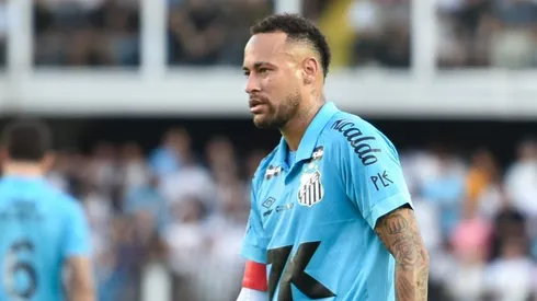 Neymar em partida pelo Santos - Foto: Jota Erre/AGIF