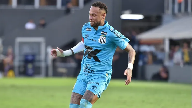 Mesmo em má fase, camisa azul de Neymar é sucesso de vendas