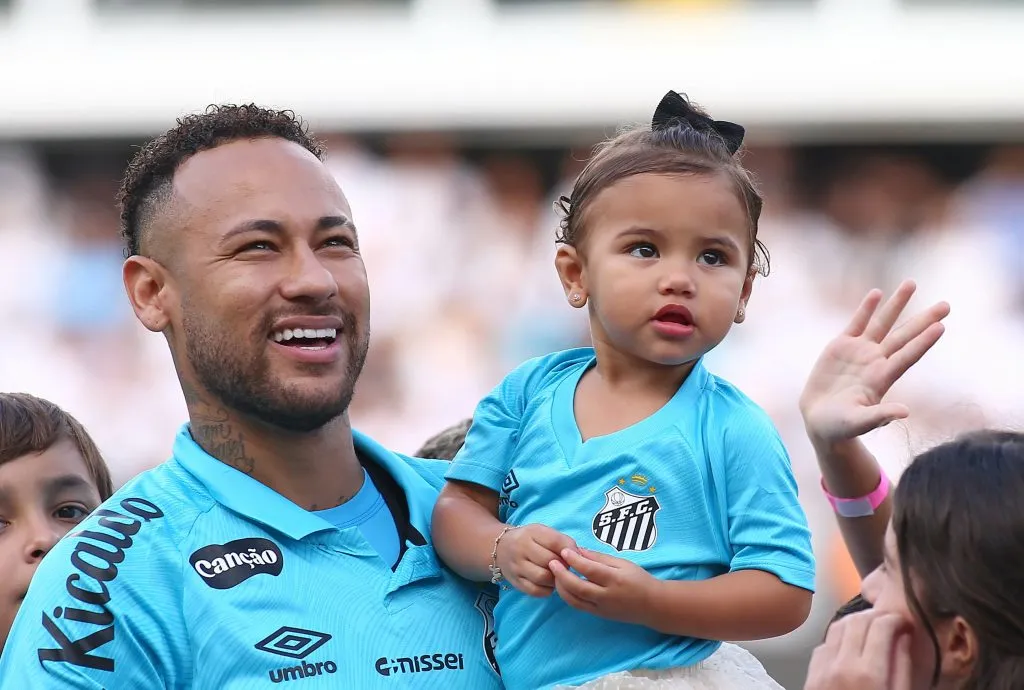 SP – SANTOS – 01/06/2025 – BRASILEIRO A 2025, SANTOS X BOTAFOGO – Neymar jogador do Santos durante aquecimento antes da partida contra o Botafogo no estadio Vila Belmiro pelo campeonato Brasileiro A 2025. Foto: Mauricio De Souza/AGIF
