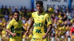 Jogadores do Mirassol durante partida contra o Sport no Maião pelo Brasileirão Série A 2025