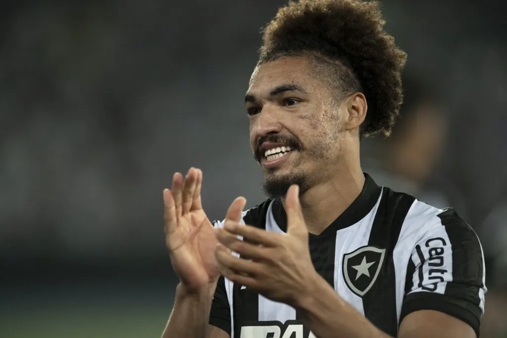 Zagueiro em ação pelo Botafogo. Foto: Jorge Rodrigues/AGIF