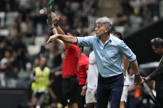 Renato Gaúcho técnico do Fluminense durante partida contra o Atletico-MG – Foto: Gilson Lobo/AGIF
