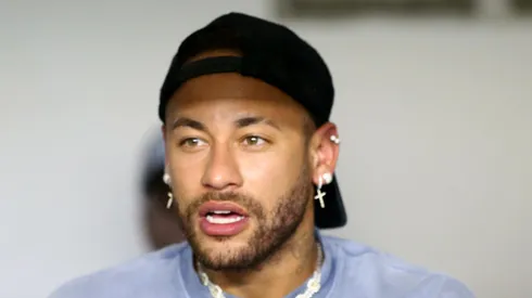 Neymar acompanhando a equipe do Santos - Foto: Mauricio De Souza/AGIF.