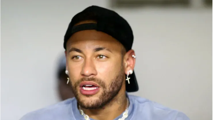 Neymar acompanhando a equipe do Santos - Foto: Mauricio De Souza/AGIF.