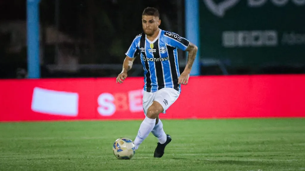 Cuellar vem buscando conquistar seu espaço no Grêmio – Foto: Maxi Franzoi/AGIF
