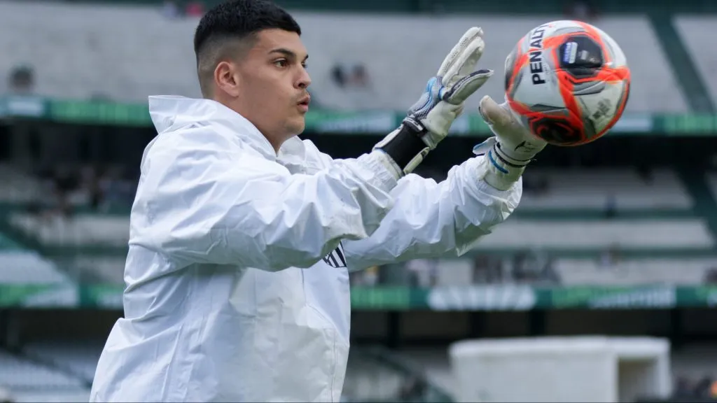 Gabriel Brazão antes de jogo. Foto: Robson Mafra/AGIF