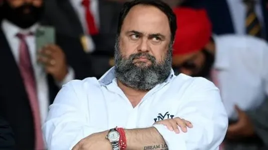 Evangelos Marinakis pode invetir forte na base do São Paulo não sendo fechado – Foto: Michael Regan/Getty Images