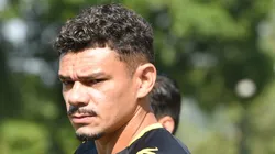 SP - SANTOS - 07/05/2025 - SANTOS, TREINO - Tiquinho Soares jogador do Santos durante treino no Centro de Treinamento CT Rei Pele.