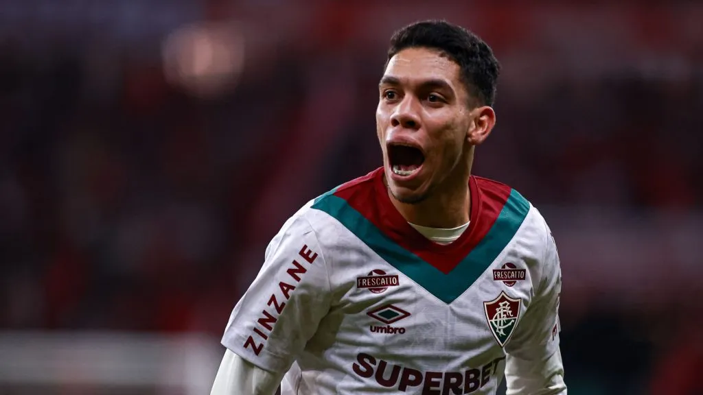 Paulo Baya celebra gol marcado com a camisa do Tricolor das Laranjeiras. Foto: Maxi Franzoi/AGIF.