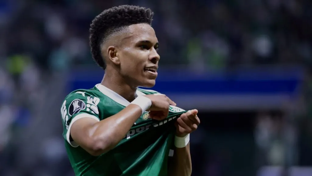 Joia do Palmeiras, Estêvão comemorando pelo Verdão na Libertadores – Foto: Marcello Zambrana/AGIF
