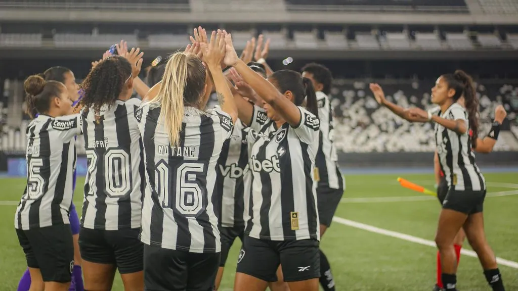 Grupo de jogadoras do Botafogo