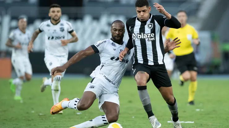 Botafogo e Ceará se enfrentaram pela última vez pelo Brasileirão 2022 - Foto: Jorge Rodrigues/AGIF