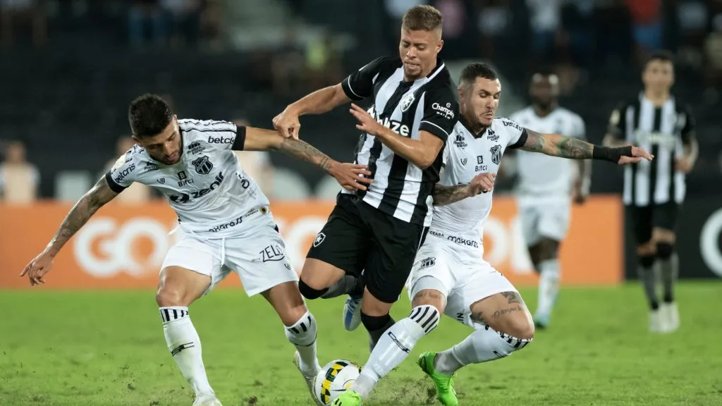 Duelo entre Botafogo x Ceará já terminou empatado 11 vezes na história – Foto: Jorge Rodrigues/AGIF