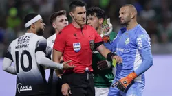 O árbitro Rafael Klein durante partida entre Palmeiras e Corinthians no estádio Arena Barueri pelo campeonato Brasileiro A 2025. Foto: Ettore Chiereguini/AGIF