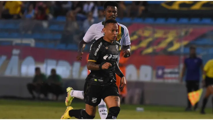 Jogadores em partida entre Ceará e Sampaio Corrêa. Foto: Zuma Press / Alamy Stock Photo
