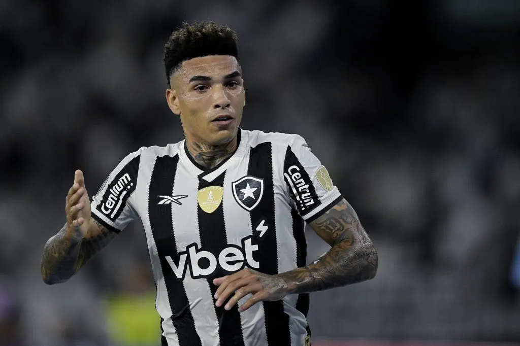 RJ – RIO DE JANEIRO – 27/05/2025 – COPA LIBERTADORES 2025, BOTAFOGO X UNIVERSIDAD DE CHILE – Igor Jesus jogador do Botafogo comemora seu gol durante partida contra o Universidad de Chile no estadio Engenhao pelo campeonato Copa Libertadores 2025. Foto: Alexandre Loureiro/AGIF