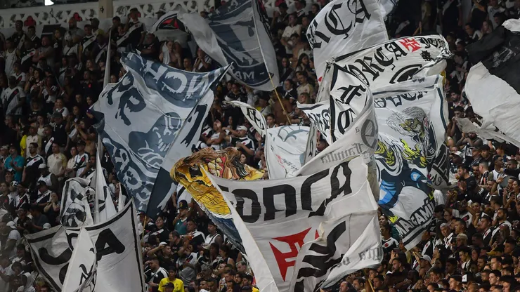Torcida do Vasco durante partida contra o RB Bragantino, pelo Brasileirão Betano. Foto: Thiago Ribeiro/AGIF.