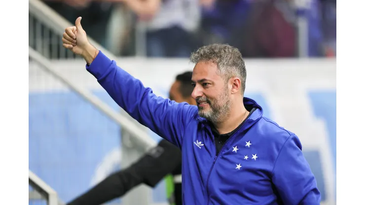 MG - BELO HORIZONTE - 01/06/2025 - BRASILEIRO A 2025, CRUZEIRO X PALMEIRAS - Alexandre Mattos CEO do Cruzeiro durante partida contra o Palmeiras no estadio Mineirao pelo campeonato Brasileiro A 2025. Foto: Gilson Lobo/AGIF