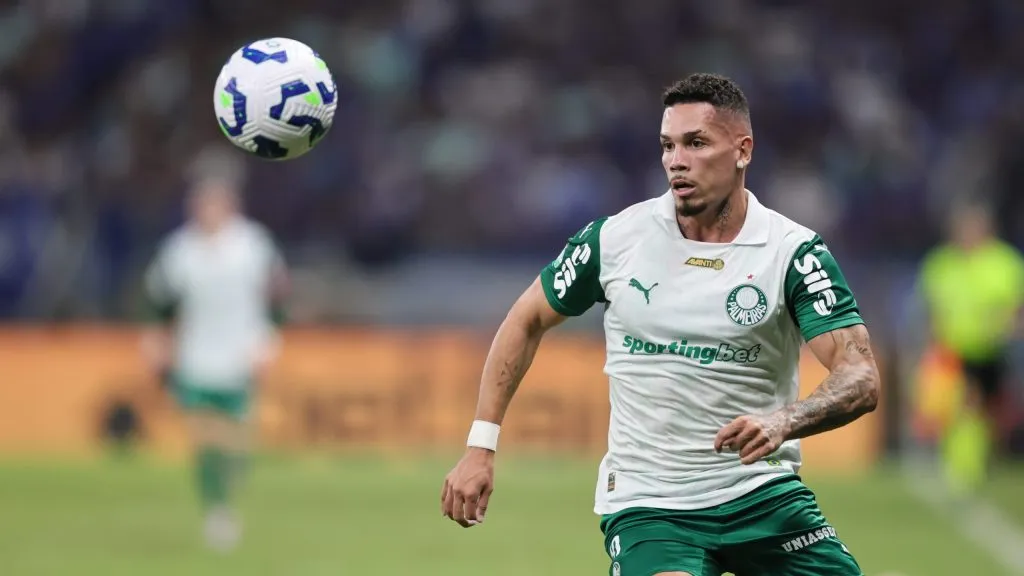 Paulinho, ex-Galo e hoje atleta do Palmeiras. Foto: Gilson Lobo/AGIF.