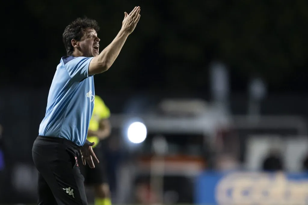 Diniz no comando do Vasco. Foto: Jorge Rodrigues/AGIF