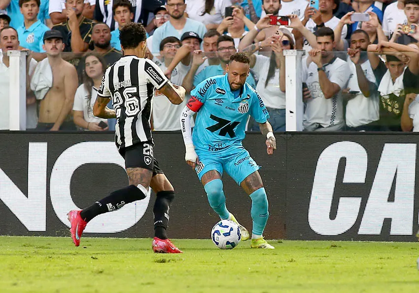 Em retorno ao Santos, Neymar ainda não marcou no Brasilerão Betano. Foto: Mauricio De Souza/AGIF