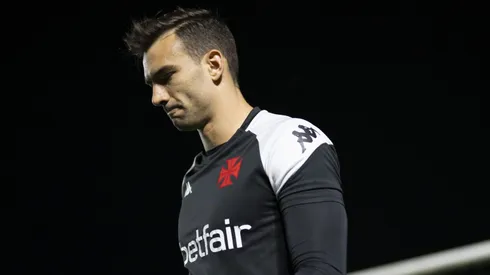 Vasco segue sem definição em conversas por renovação de Léo Jardim.