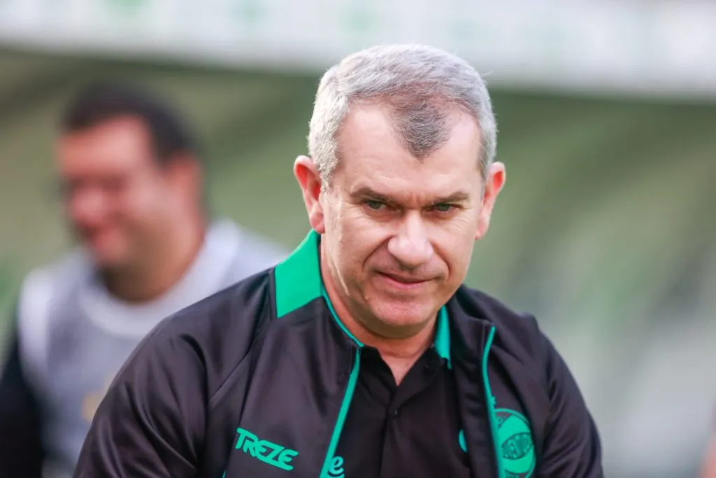 Claudio Tencati tecnico do Juventude durante partida contra o Fluminense – Foto: Luiz Erbes/AGIF