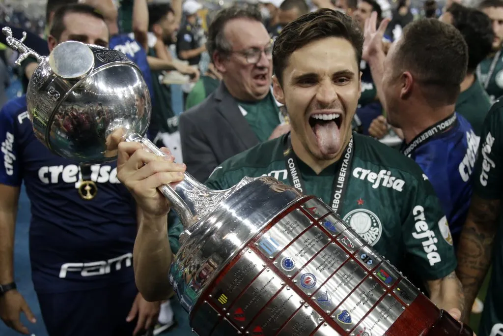 Veiga comemorando Libertadores do Palmeiras – Foto: Ricardo Moraes – Pool/Getty Images