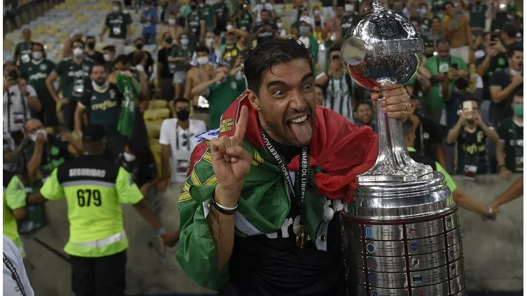 Abel Ferreira comemorando Libertadores do Palmeiras - Foto: Mauro Pimentel – Pool/Getty Images