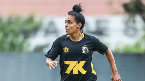 Suzane em treinamento - Foto: Reinaldo Campos/ Santos F.C.