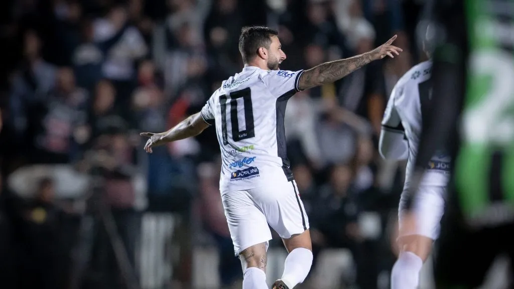 Gabriel Boschilia comemora gol pelo Operário. Foto: Giovani Baccin/AGIF